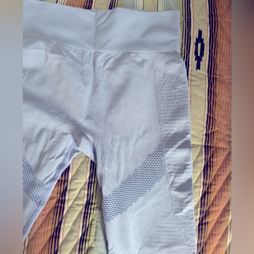 GUESS 2 Piece Workout Set - Picture 6 of 12